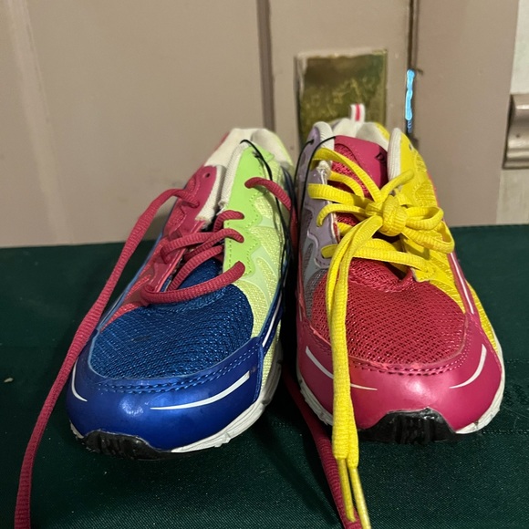 DanSkin  now size 6 sneaker - Picture 2 of 11